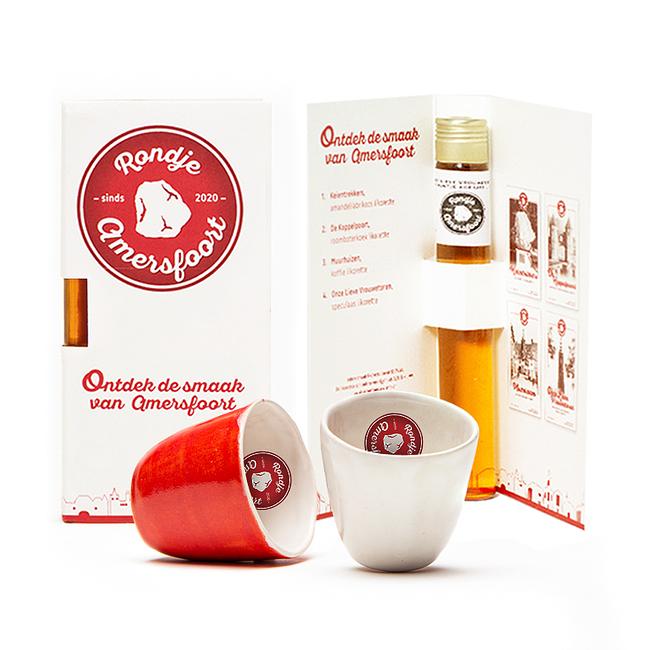 Rondje Amersfoort miniatuur smaken + keramieken glaasjes Ontdek de smaak van Amersfoort likeur