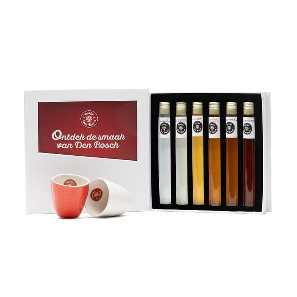 Deze proefset  bevat 6 miniaturen met alle smaken uit de serie van Rondje Den Bosch + 2 likeurglaasjes

Keientrekkers
Muurhuizen
Onze Lieve Vrouwetoren
Koppelpoort